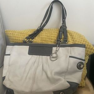 Vintage Coach White Leather Shoulder Hobo Bag